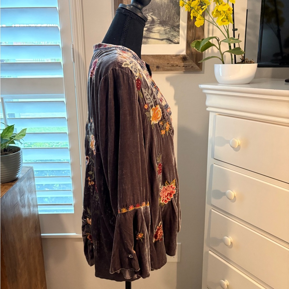 Johnny Was NWT Sisilia Velvet Flare Sleeve Blouse - Pewter, L - Picture 2 of 10